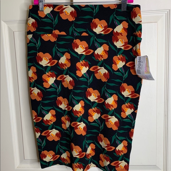 LuLaRoe Dresses & Skirts - LuLaRoe floral Cassie skirt size medium NWT